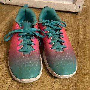 Nike sneakers size 7 youth = women’s 8.5